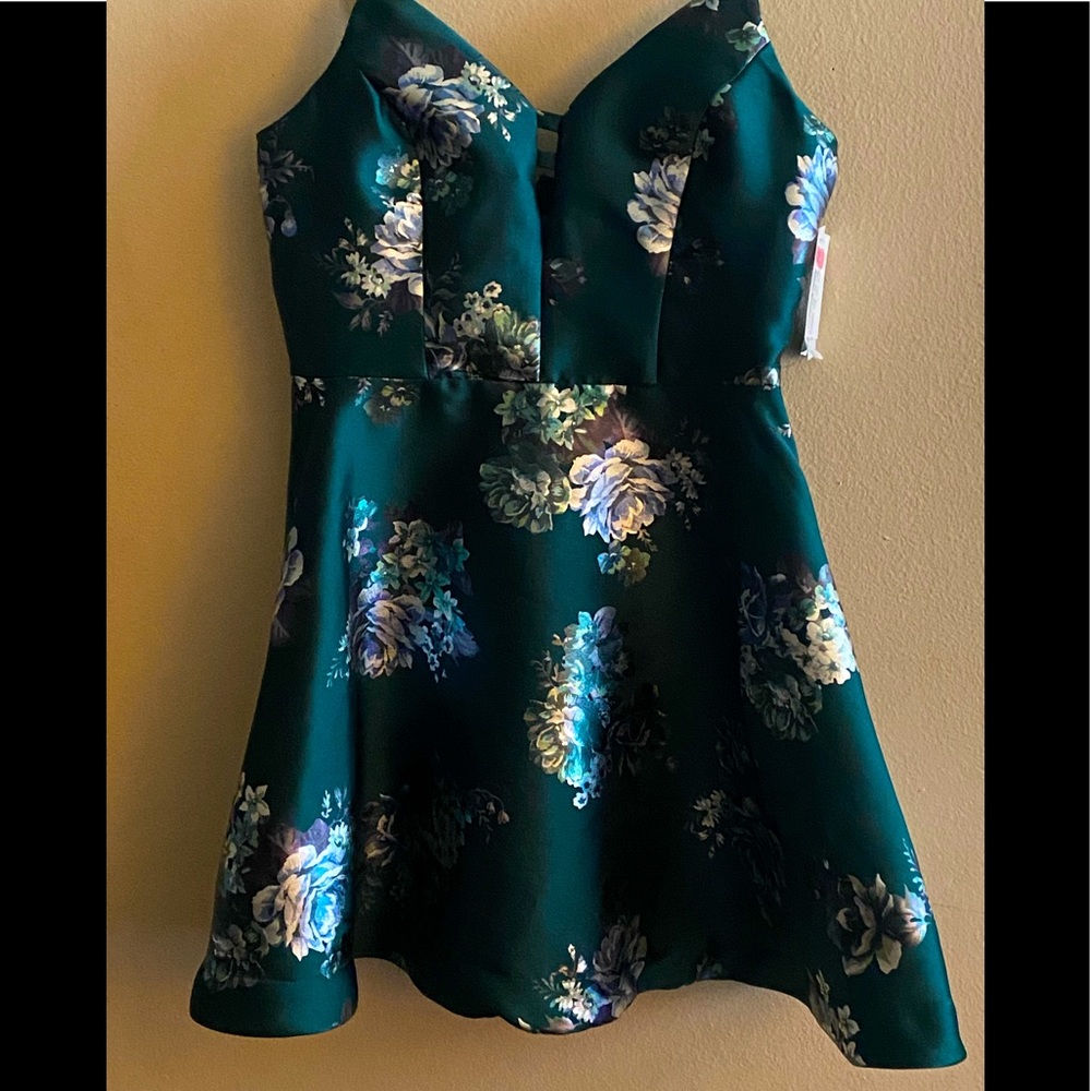 Xtraordinary Junior’s dress (Semi formal) Homecoming, Winter Formal